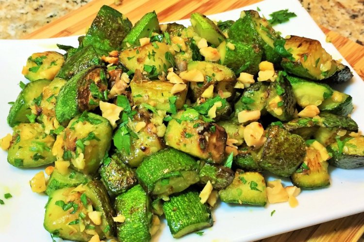 Салат из кабачков с грецкими орехами