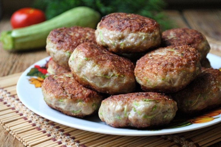 Котлеты из кабачков и фарша