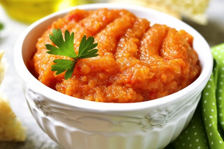 Кабачковая икра с морковью, острым перцем и майонезом