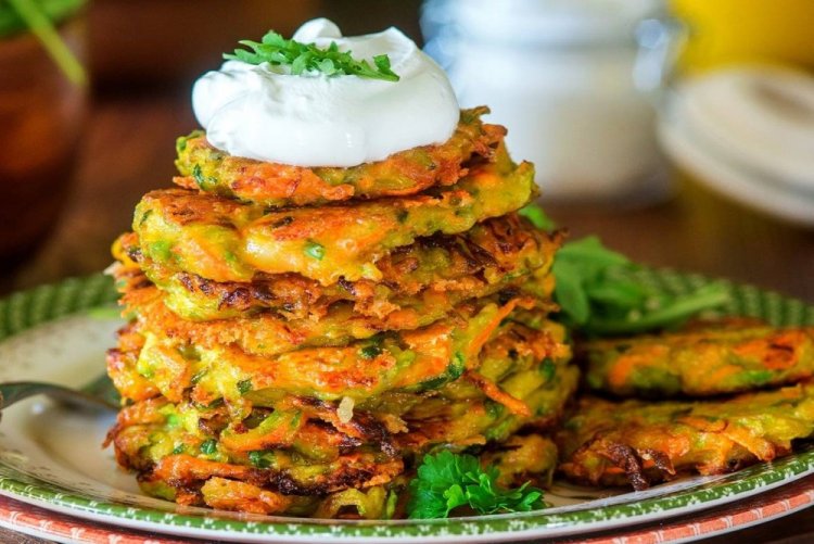 Кабачковые оладьи с морковью и сыром