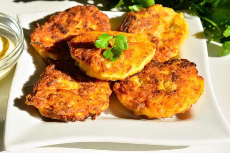 Кабачковые оладьи с фаршем и сыром