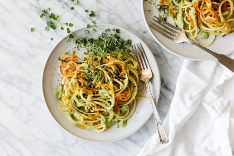 Спагетти из кабачков с луком и морковью