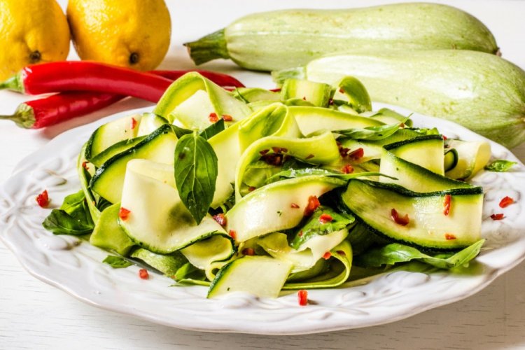 Салат из цукини и кабачков