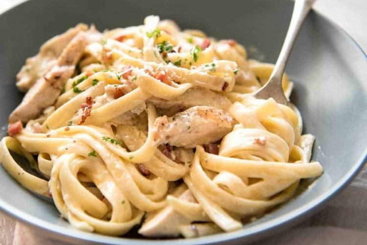 Паста с макаронами и курицей