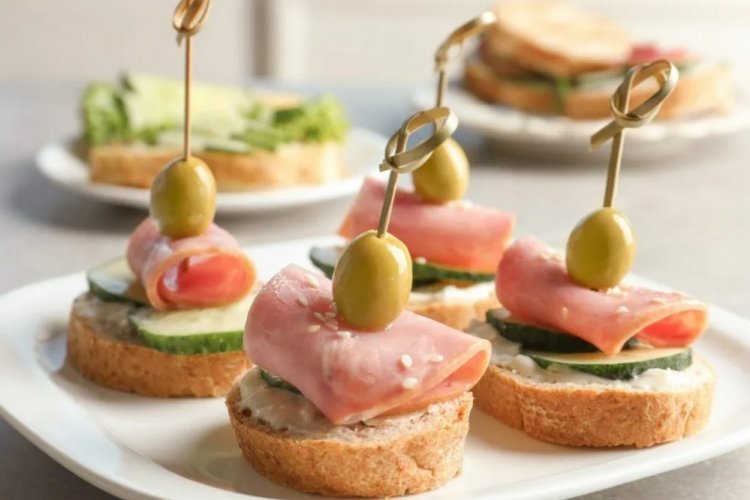 Канапе с огурцом и ветчиной