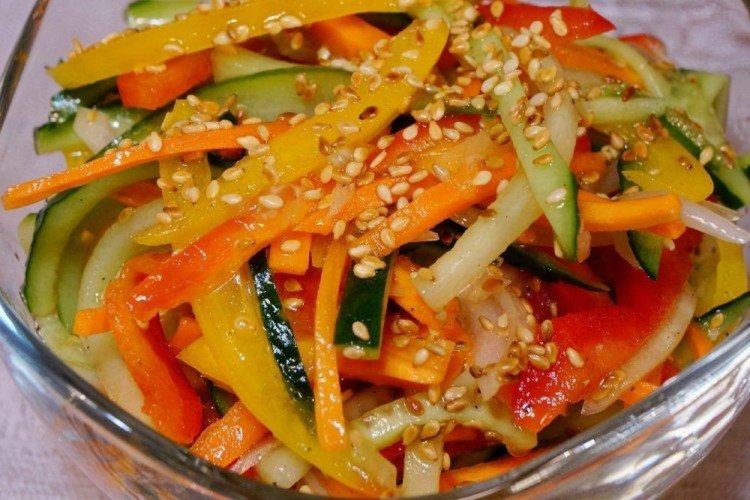 Салат из свежих кабачков и болгарского перца