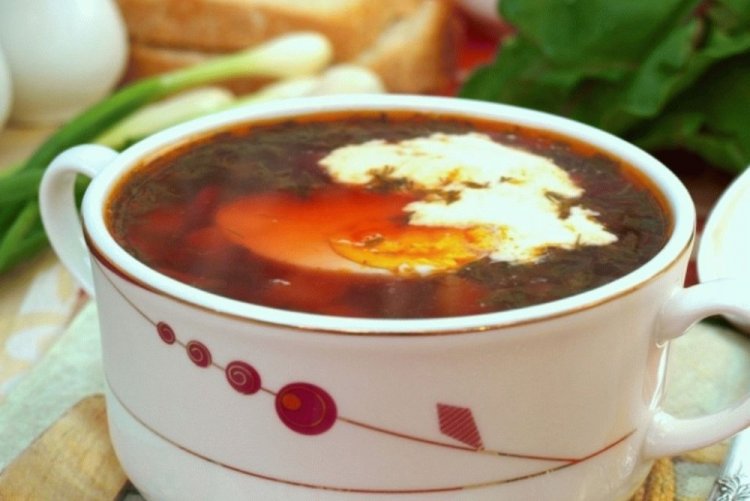 Суп из свекольной ботвы с яйцом