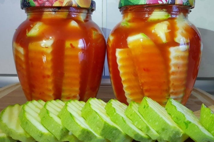 Кабачки с чесноком и кетчупом чили на зиму