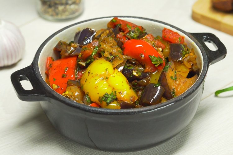 Соте из кабачков и баклажанов