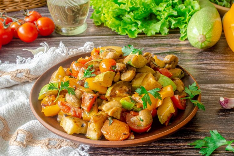 Соте из кабачков с грибами