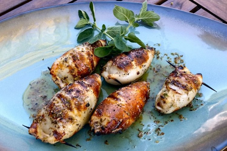 Кальмары на гриле, маринованные в кефире со специями