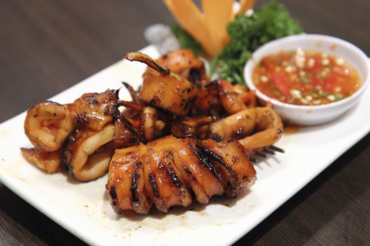 Кальмары в аджике на гриле