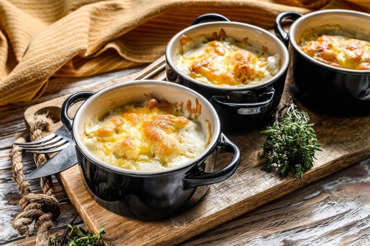 Жульен из маслят в горшочках