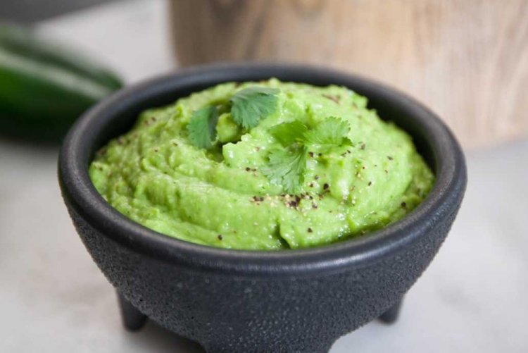 Соус из авокадо с зеленым луком