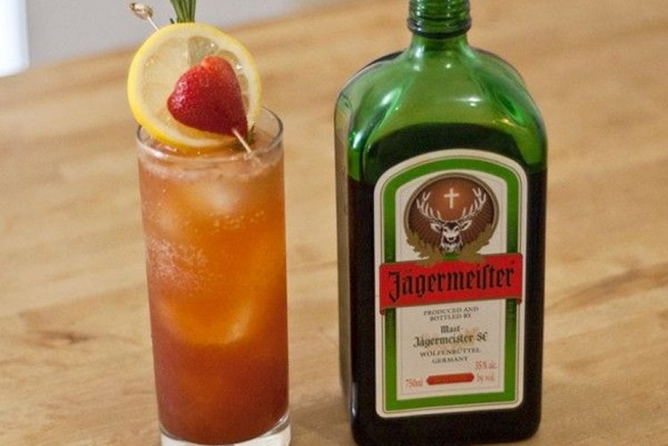 Ягодный коктейль с Егермейстером