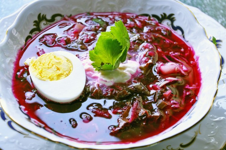 Холодник со свекольной ботвой