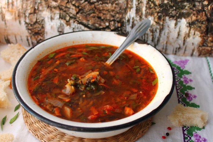 Щи с капустой и свекольной ботвой