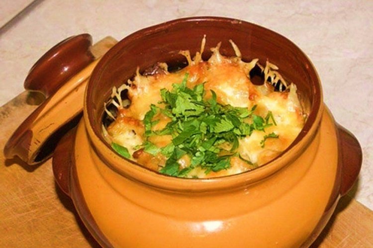 Жаркое с рыжиками в горшочках