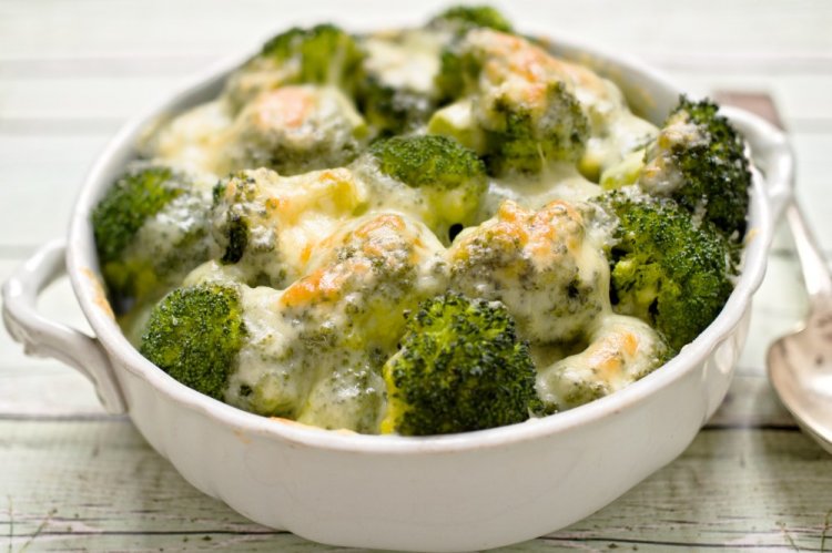 Запеченная брокколи с моцареллой