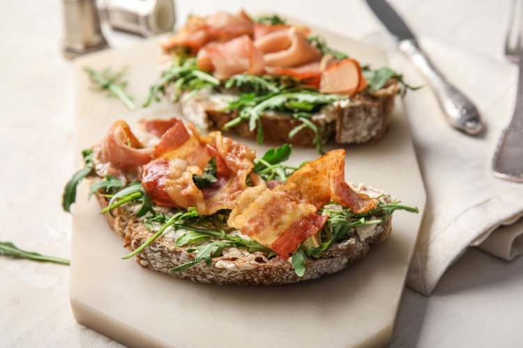 15 закусок с беконом, которые готовятся проще простого