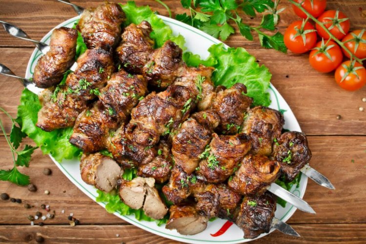 Шашлык из говяжьей печени, маринованной в белом вине с имбирем