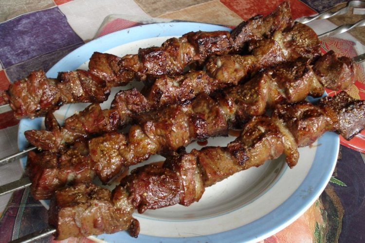 Шашлык из говяжьей печени с киви