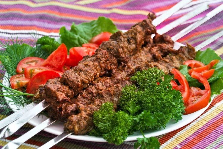 Шашлык из говяжьей печени в маринаде из кетчупа и майонеза