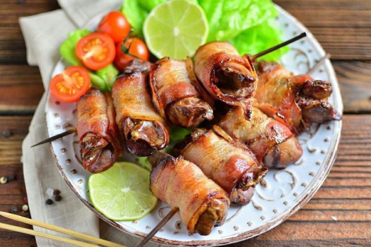 Шашлык из говяжьей печени с беконом и аджикой