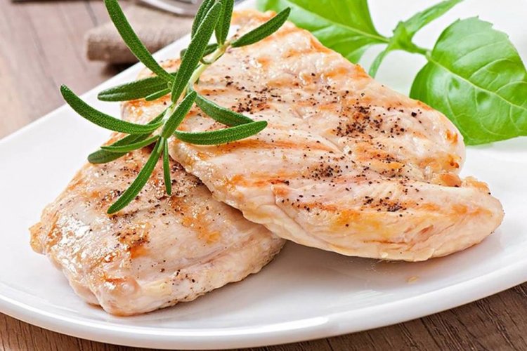 Куриная грудка в сливочном соусе на гриле