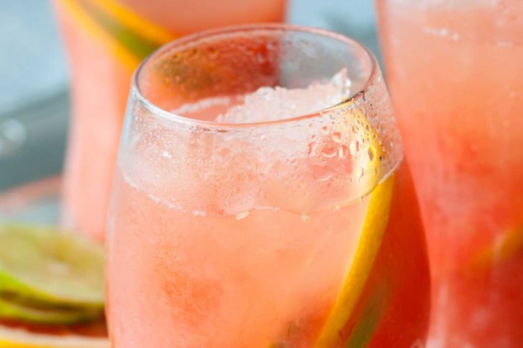 Розовый лимончелло