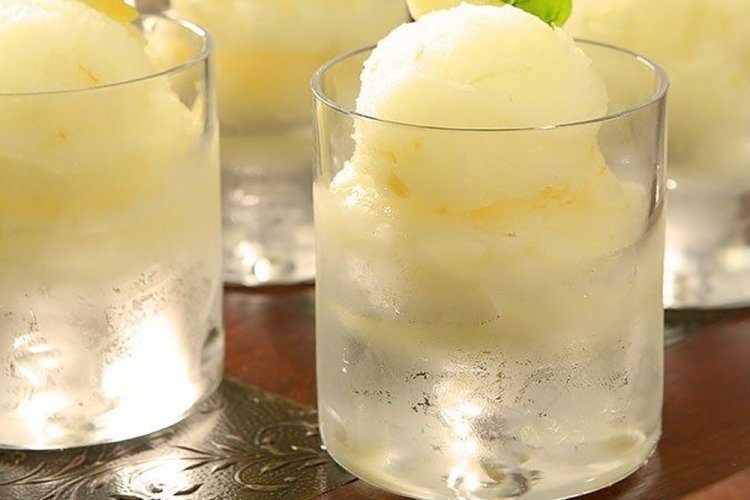 Коктейль с мороженым и лимончелло