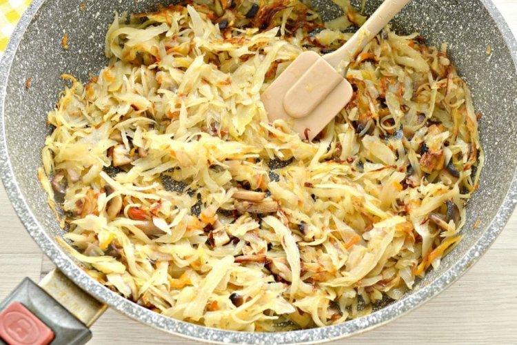 С капустой, шампиньонами и сыром