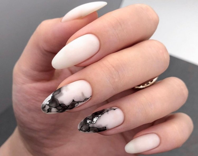 Маникюр «Мраморные подтеки»