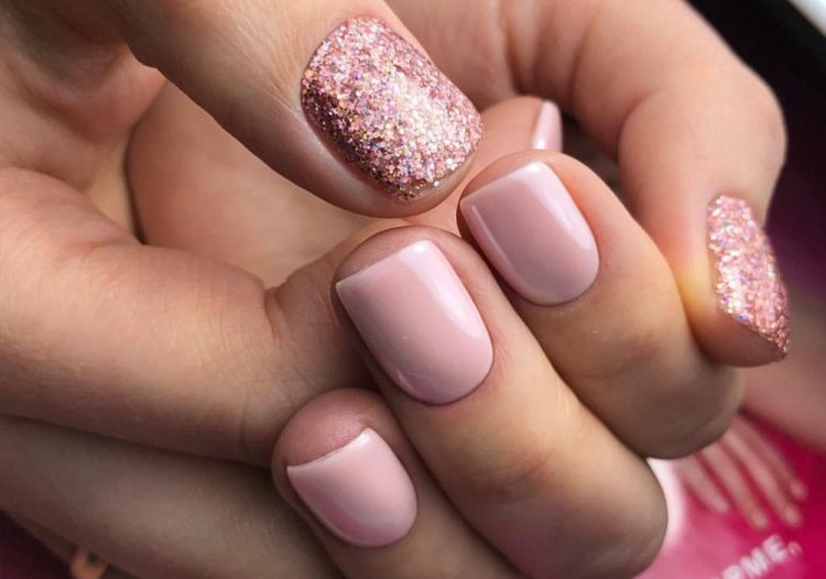 Маникюр «Розовое золото»