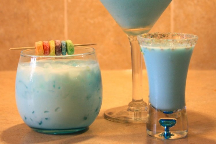 Фруктовый коктейль с Блю Кюрасао