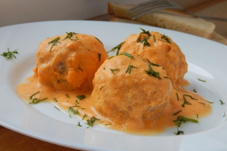 Тефтели с тыквой и сливочным соусом в мультиварке