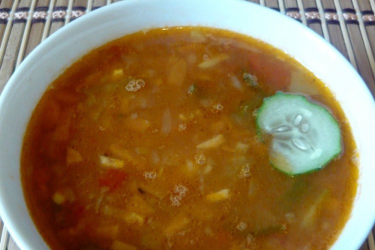 Студенческая солянка с сосисками и рисом