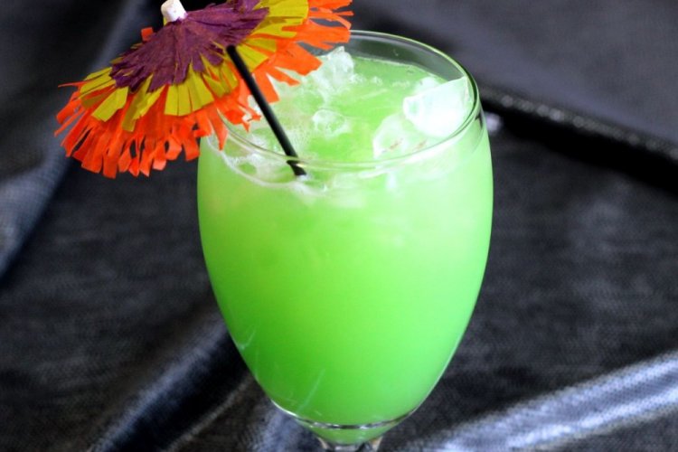 Ананасовый коктейль с абсентом