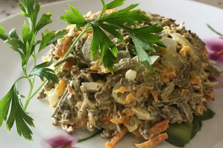 Салат из куриной печени