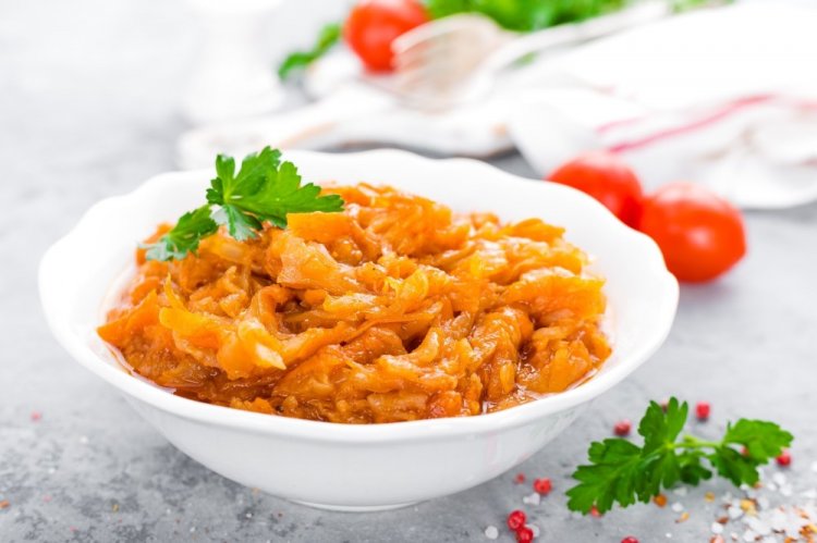 Тушеная капуста в томате