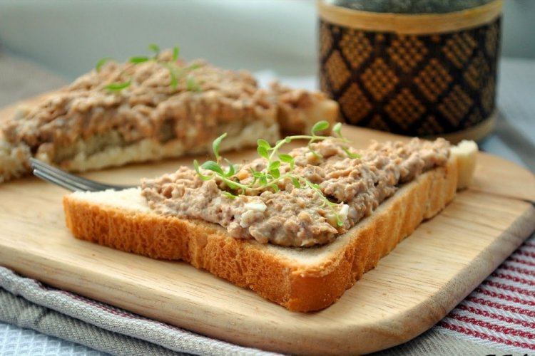 Брускетта с пастой из тунца