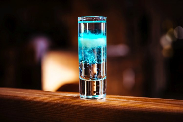 20 популярных рецептов коктейлей с самбукой