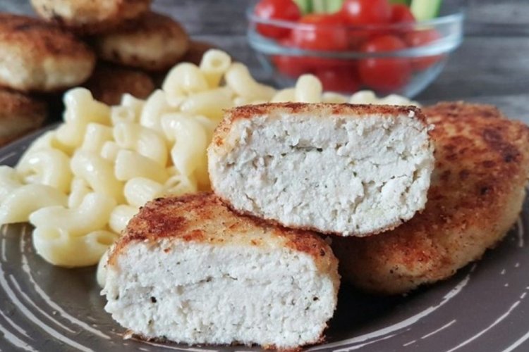 Куриные котлеты с творогом в духовке