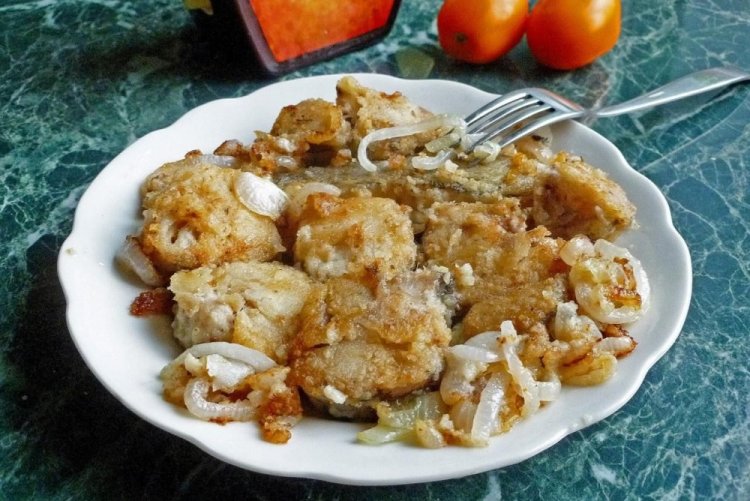 Филе минтая в майонезе на сковороде