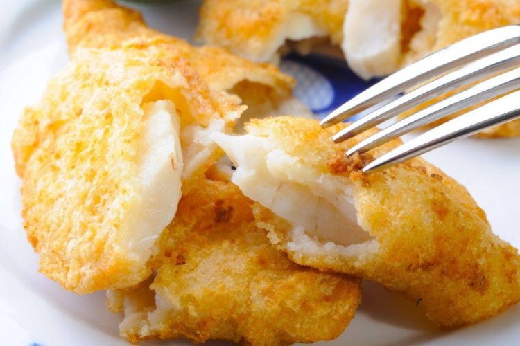 Филе минтая в горчичном кляре на сковороде