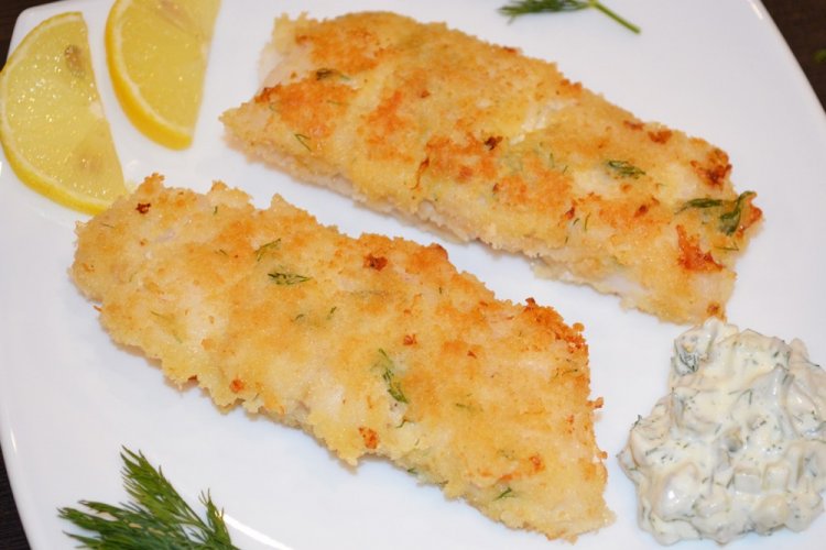 Филе минтая в панировке на сковороде