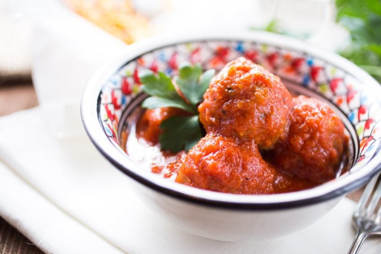 Тефтели из индейки в томате с болгарским перцем