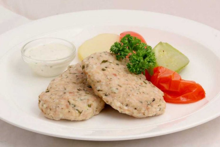 Паровые котлеты из курицы с овощами