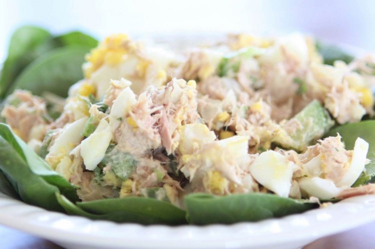 Салат с тунцом на ужин