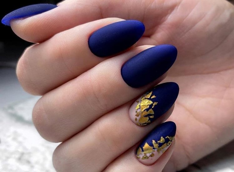 Синий осенний маникюр